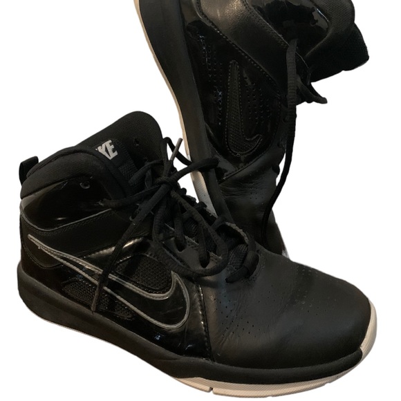 Nike Youth Non Marking Black Basketball Shoes - Picture 1 of 6
